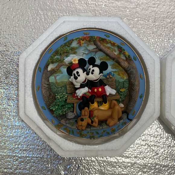 NIB Mickey Mouse, Minnie Mouse, Pluto Bradford Exchange Dimensional Plate - Picture 2 of 6